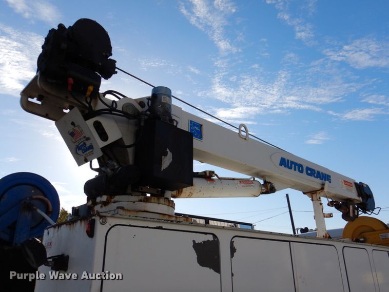 image for item DK1239 2001 International 4700  utility / service truck