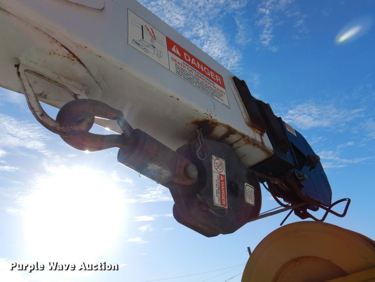 image for item DK1239 2001 International 4700  utility / service truck