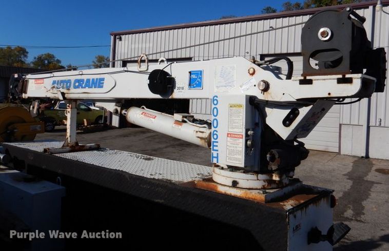 image for item DK1239 2001 International 4700  utility / service truck