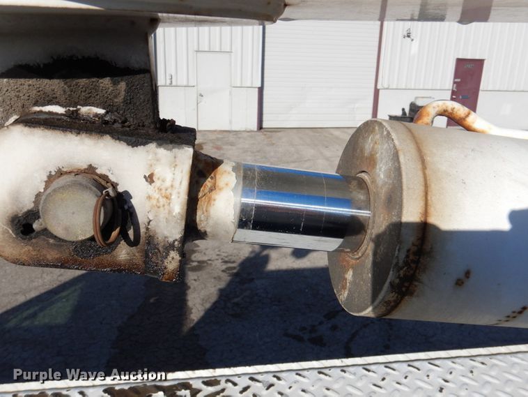 image for item DK1239 2001 International 4700  utility / service truck