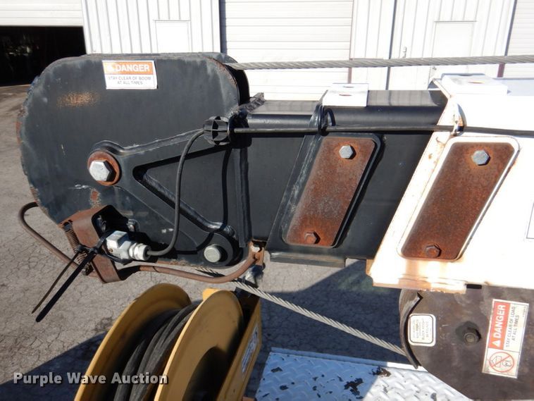 image for item DK1239 2001 International 4700  utility / service truck