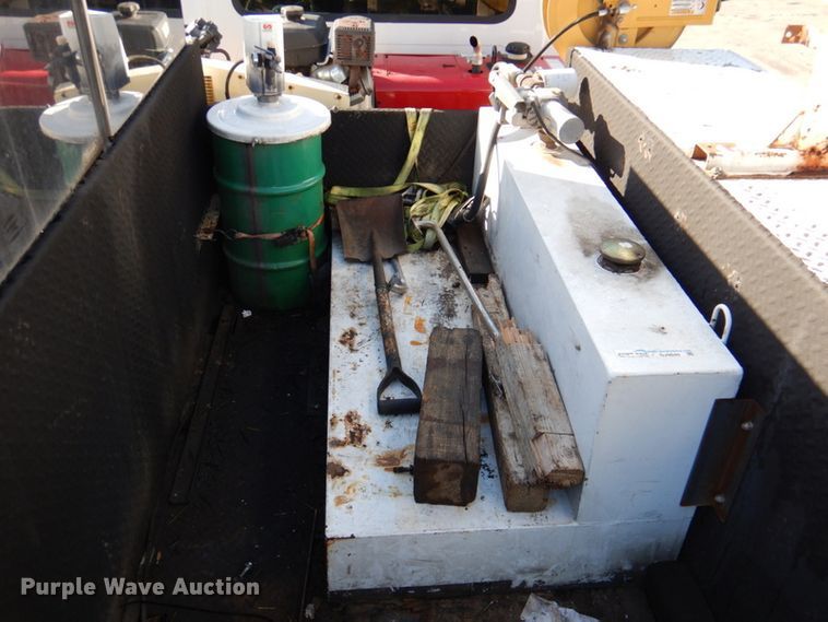 image for item DK1239 2001 International 4700  utility / service truck