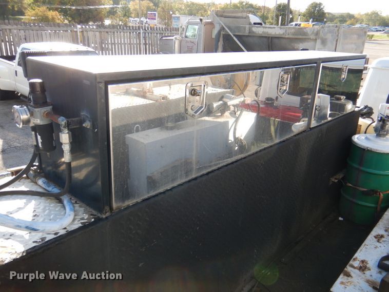 image for item DK1239 2001 International 4700  utility / service truck