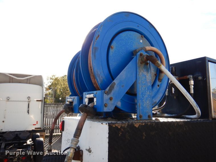 image for item DK1239 2001 International 4700  utility / service truck