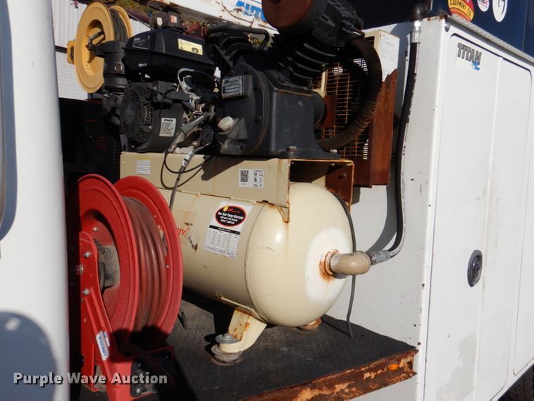 image for item DK1239 2001 International 4700  utility / service truck