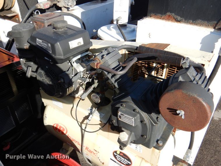 image for item DK1239 2001 International 4700  utility / service truck