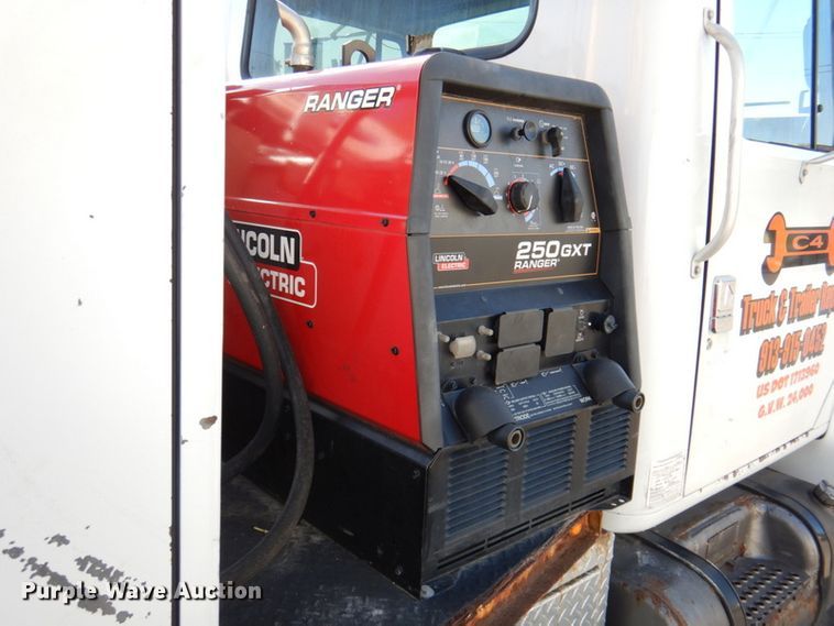 image for item DK1239 2001 International 4700  utility / service truck