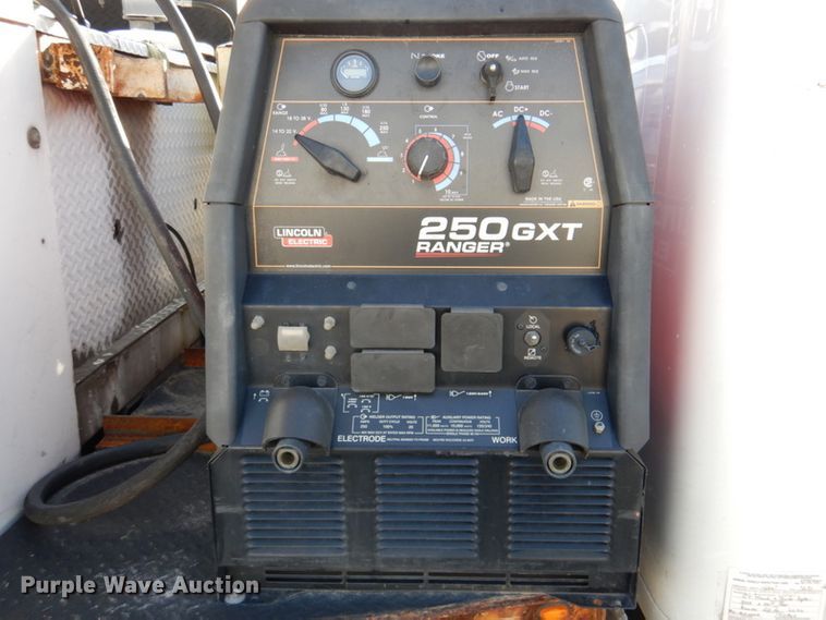 image for item DK1239 2001 International 4700  utility / service truck