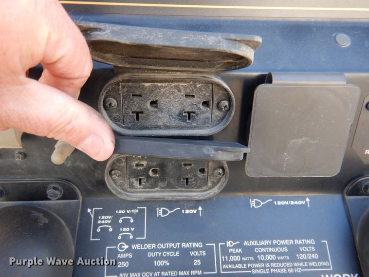 image for item DK1239 2001 International 4700  utility / service truck