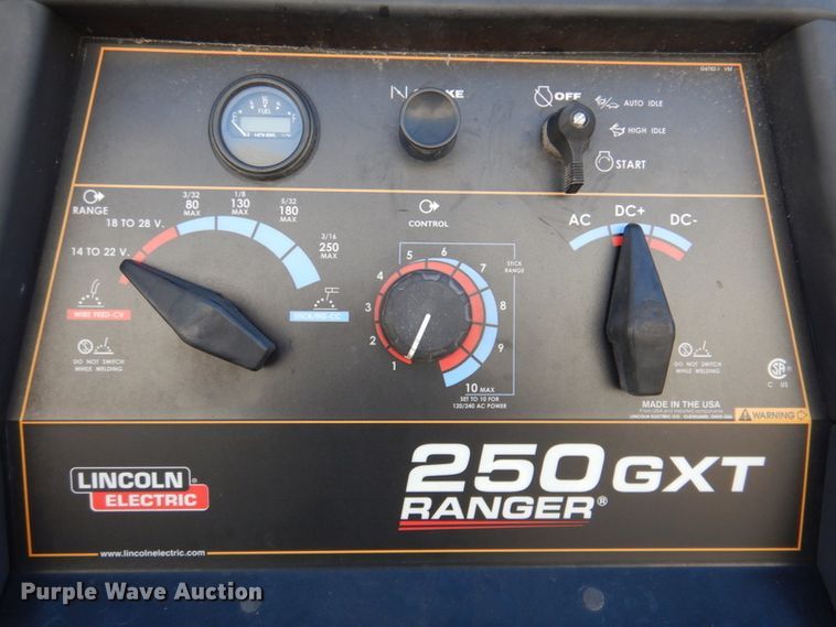 image for item DK1239 2001 International 4700  utility / service truck