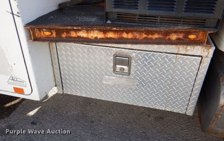 image for item DK1239 2001 International 4700  utility / service truck