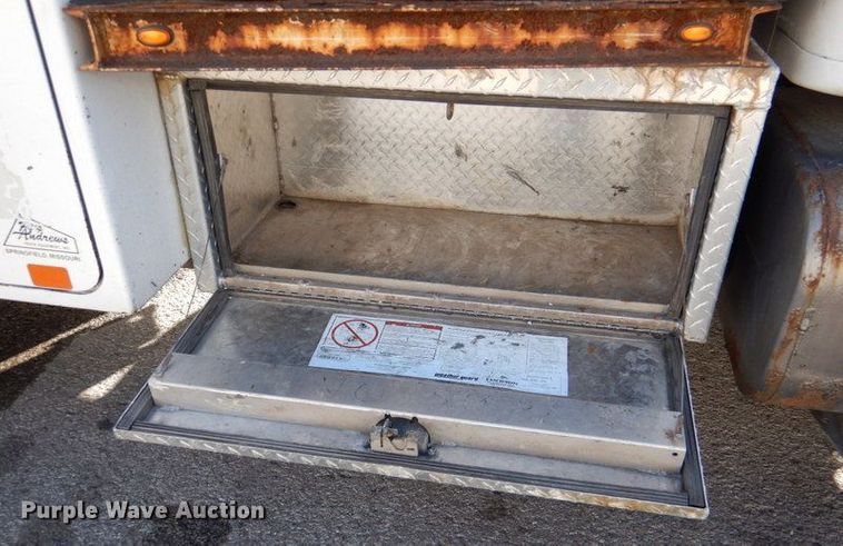 image for item DK1239 2001 International 4700  utility / service truck