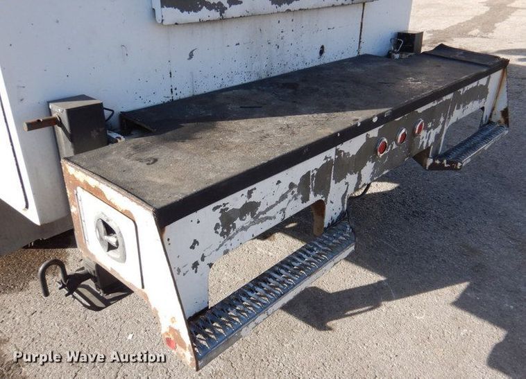 image for item DK1239 2001 International 4700  utility / service truck