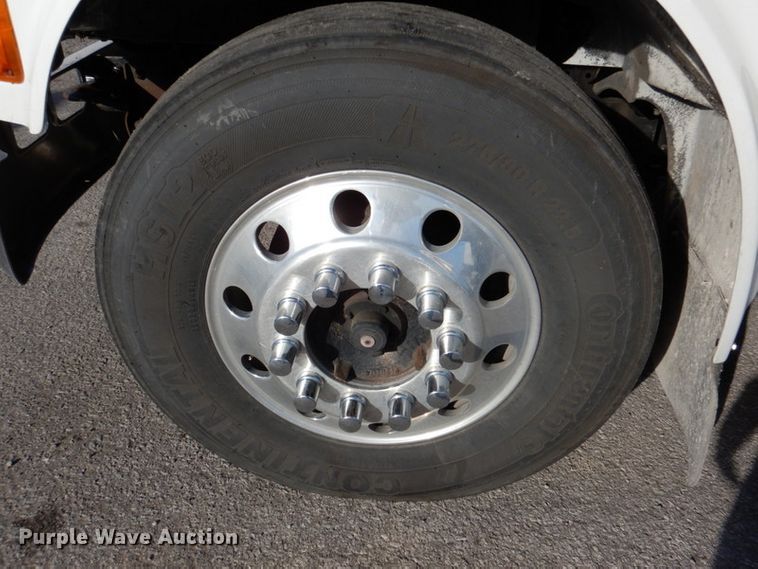 image for item DK1239 2001 International 4700  utility / service truck