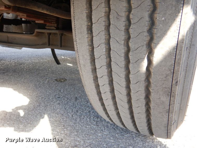 image for item DK1239 2001 International 4700  utility / service truck