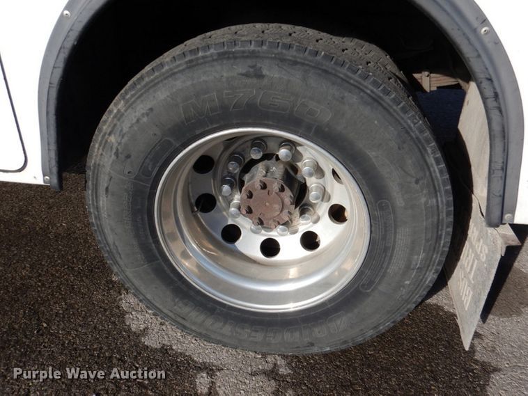 image for item DK1239 2001 International 4700  utility / service truck