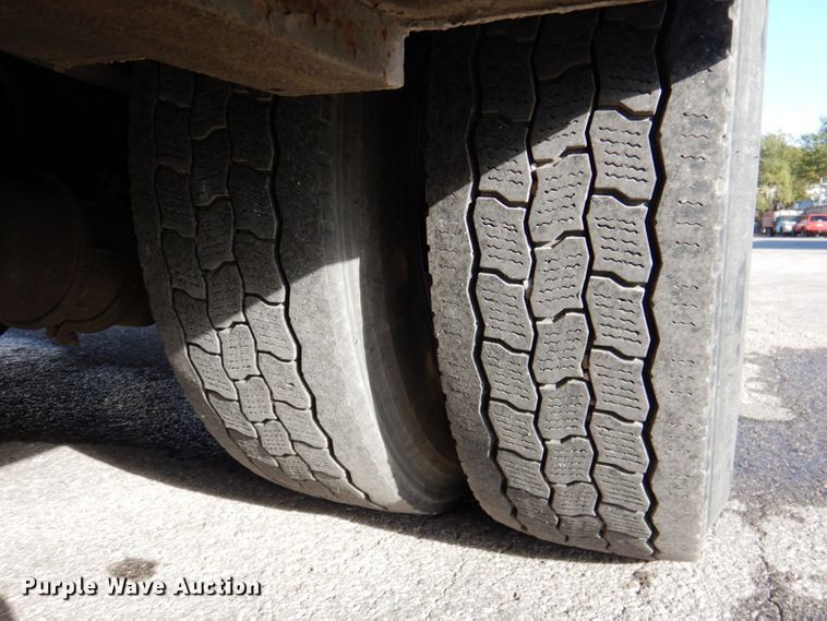 image for item DK1239 2001 International 4700  utility / service truck