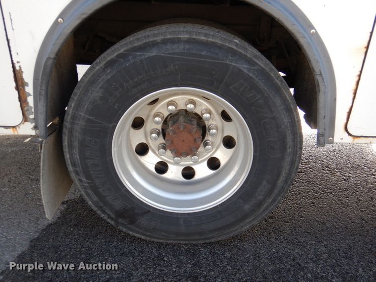 image for item DK1239 2001 International 4700  utility / service truck