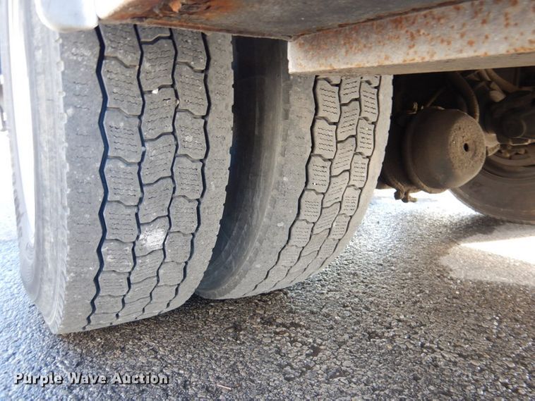 image for item DK1239 2001 International 4700  utility / service truck