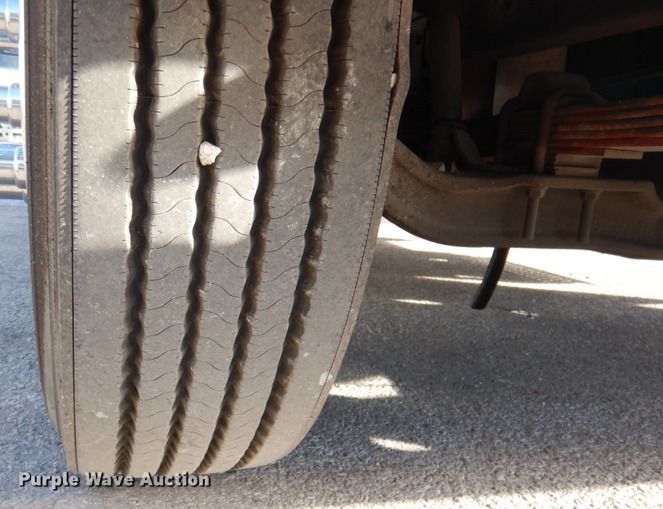 image for item DK1239 2001 International 4700  utility / service truck