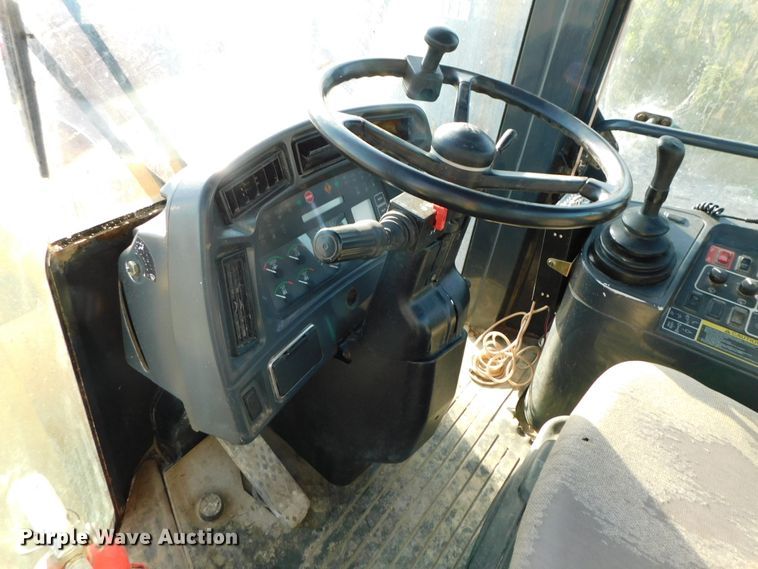 image for item DK8668 2002 John Deere 624H  wheel loader