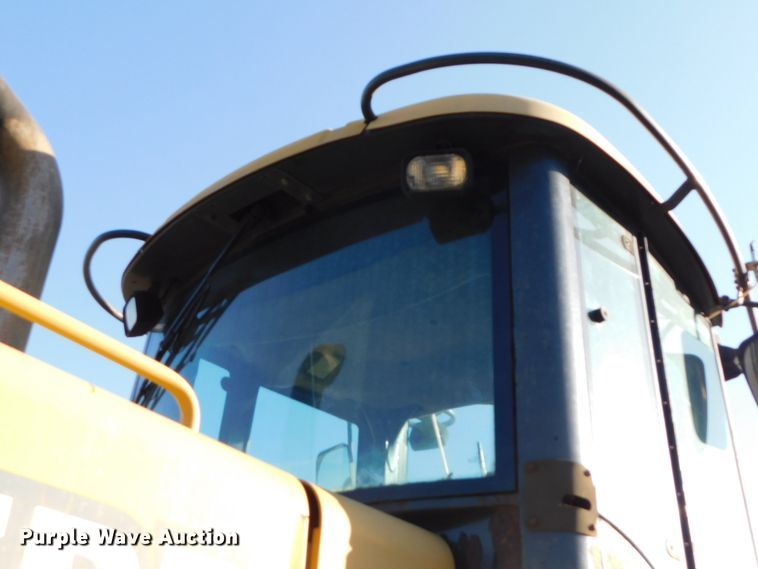 image for item DK8668 2002 John Deere 624H  wheel loader