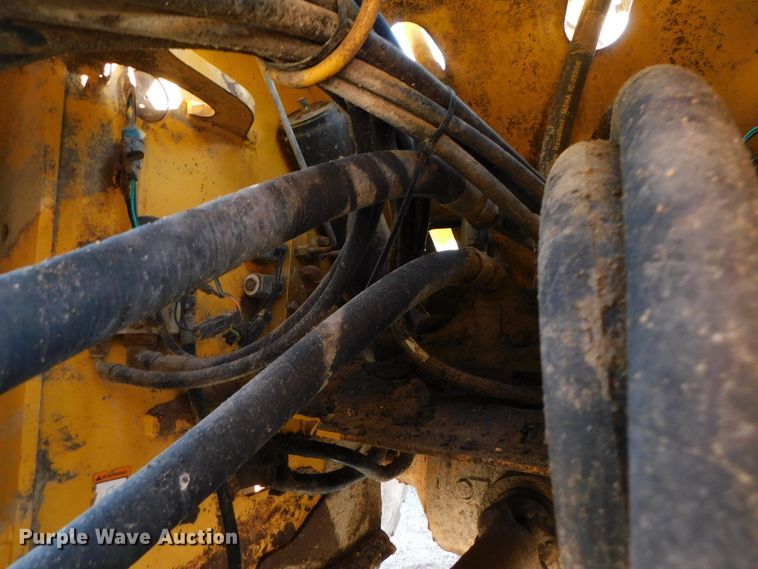 image for item DK8668 2002 John Deere 624H  wheel loader