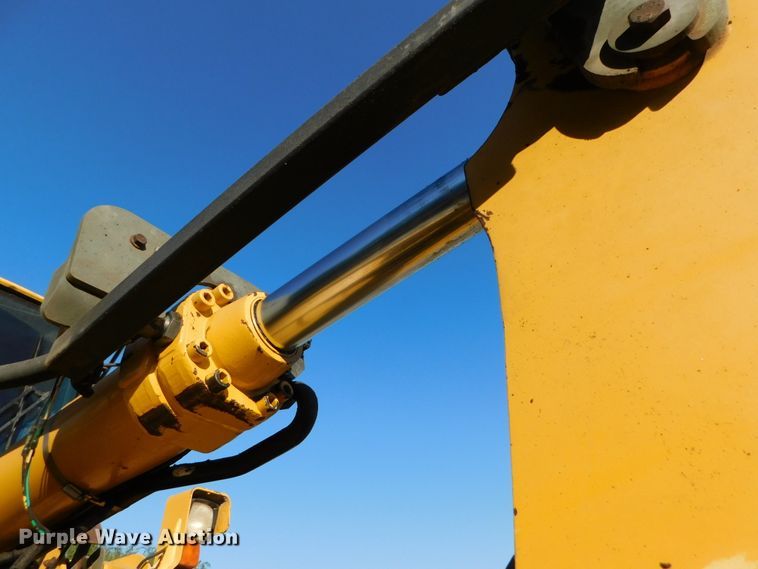 image for item DK8668 2002 John Deere 624H  wheel loader