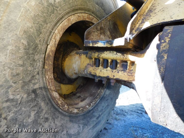 image for item DK8668 2002 John Deere 624H  wheel loader