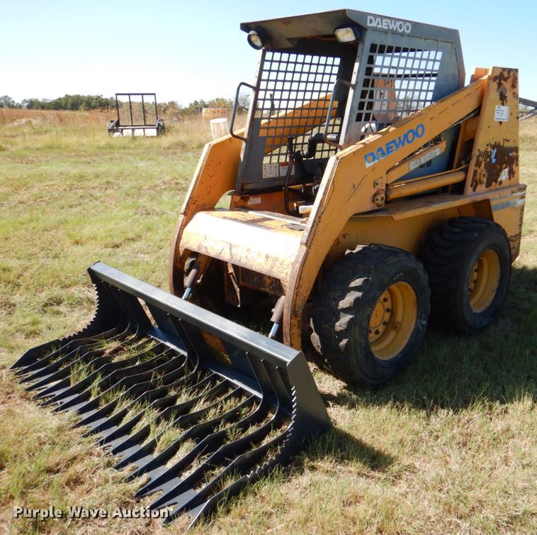 image for item DL0600 1997 Daewoo DSL801  skid steer loader