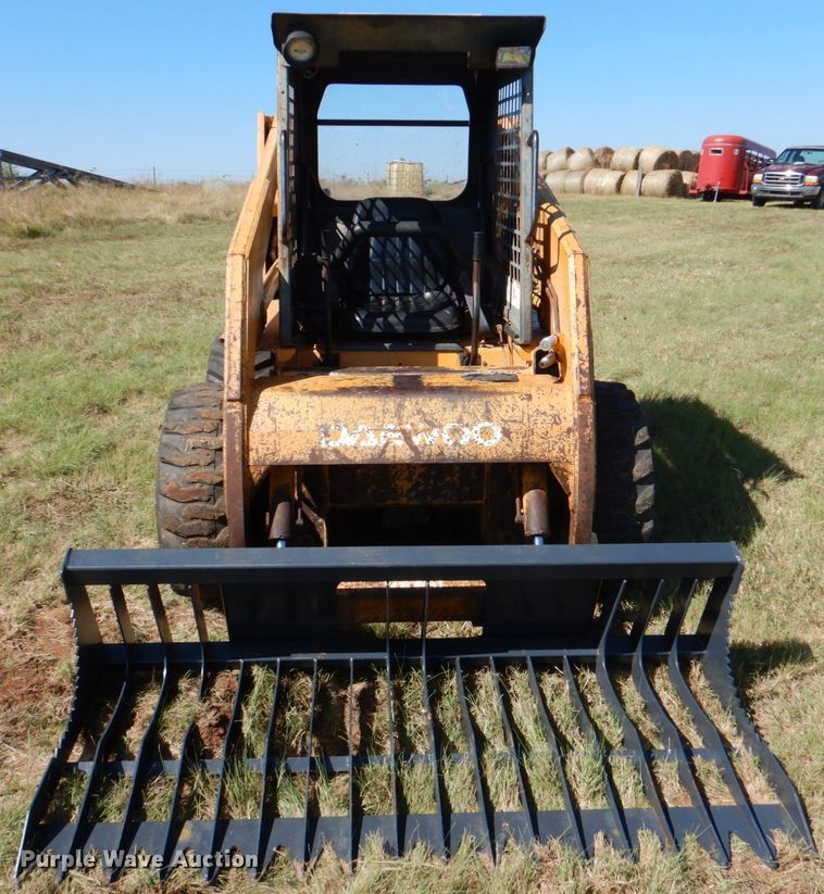 image for item DL0600 1997 Daewoo DSL801  skid steer loader