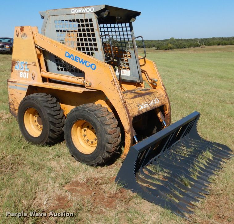 image for item DL0600 1997 Daewoo DSL801  skid steer loader