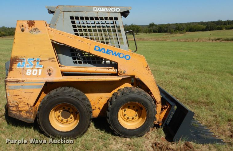 image for item DL0600 1997 Daewoo DSL801  skid steer loader