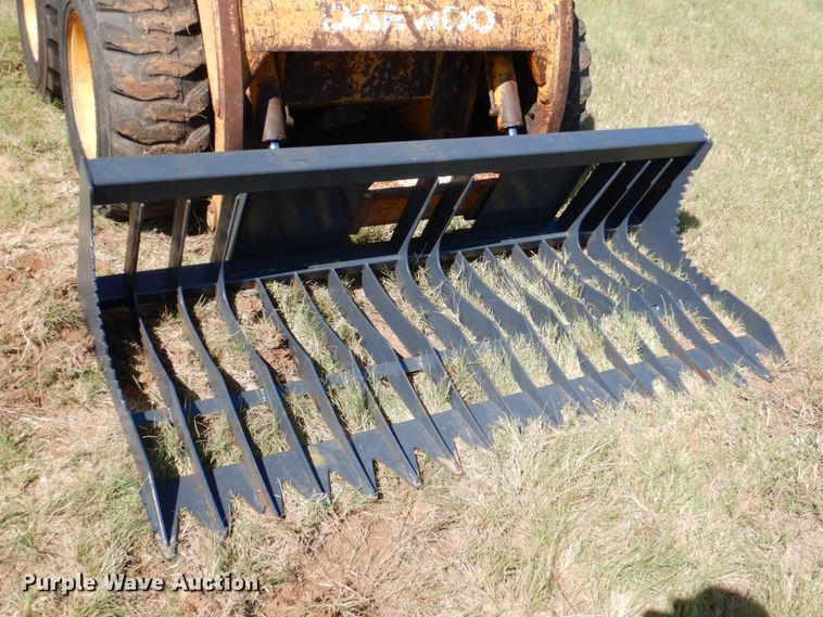 image for item DL0600 1997 Daewoo DSL801  skid steer loader