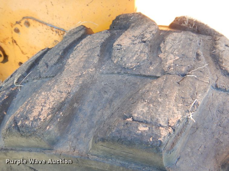 image for item DL0600 1997 Daewoo DSL801  skid steer loader