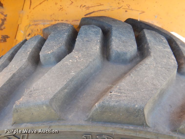 image for item DL0600 1997 Daewoo DSL801  skid steer loader