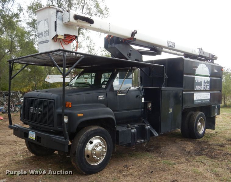 image for item DL6447 1999 GMC C7500  bucket truck