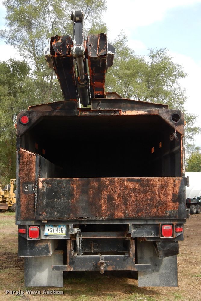 image for item DL6447 1999 GMC C7500  bucket truck