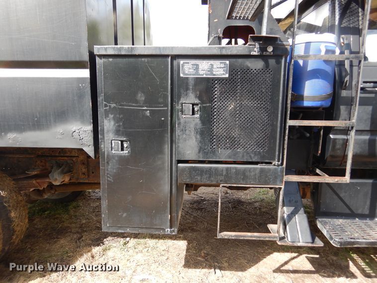 image for item DL6447 1999 GMC C7500  bucket truck