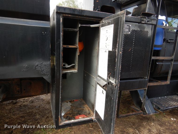 image for item DL6447 1999 GMC C7500  bucket truck