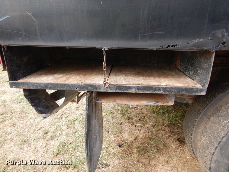 image for item DL6447 1999 GMC C7500  bucket truck