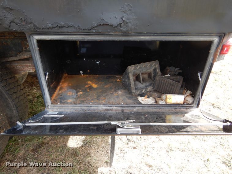 image for item DL6447 1999 GMC C7500  bucket truck