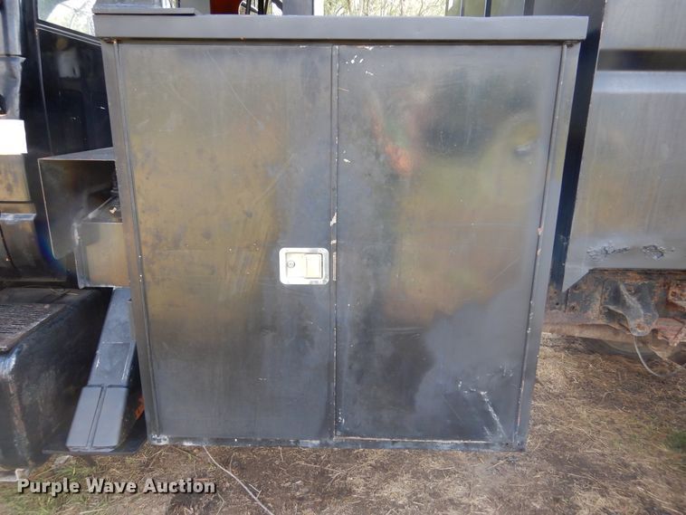 image for item DL6447 1999 GMC C7500  bucket truck