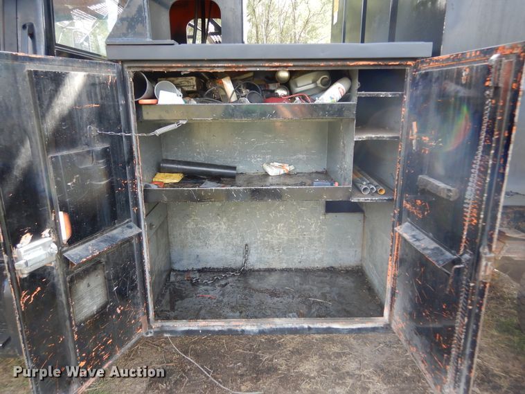 image for item DL6447 1999 GMC C7500  bucket truck