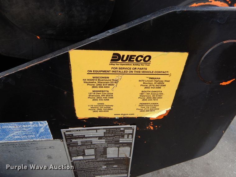 image for item DL6447 1999 GMC C7500  bucket truck