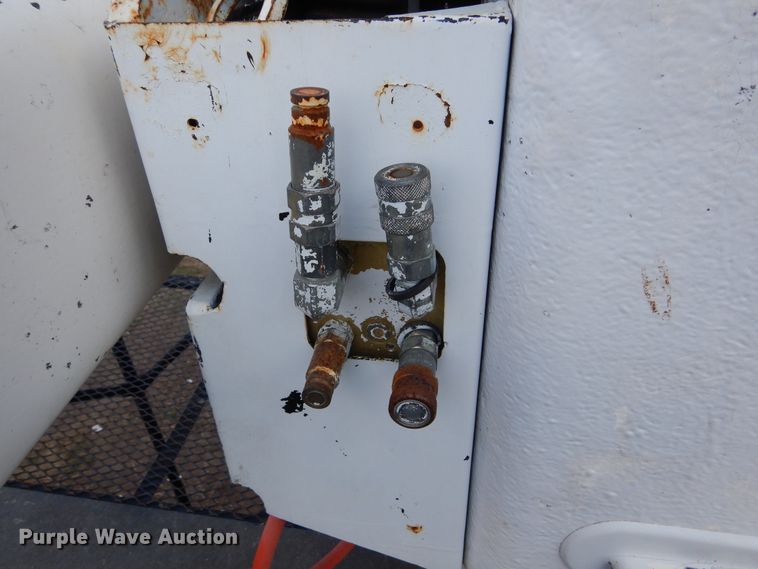 image for item DL6447 1999 GMC C7500  bucket truck