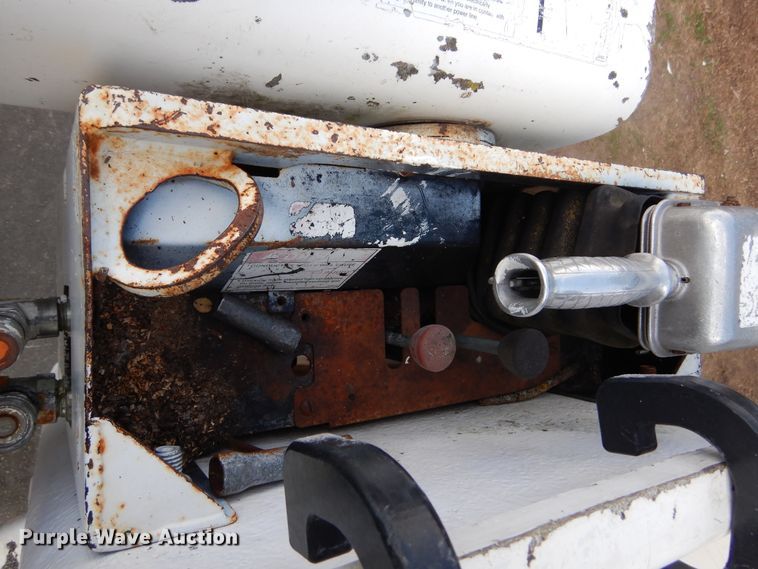 image for item DL6447 1999 GMC C7500  bucket truck