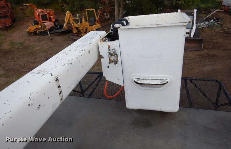 image for item DL6447 1999 GMC C7500  bucket truck