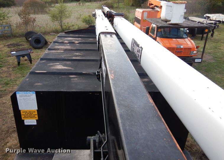 image for item DL6447 1999 GMC C7500  bucket truck