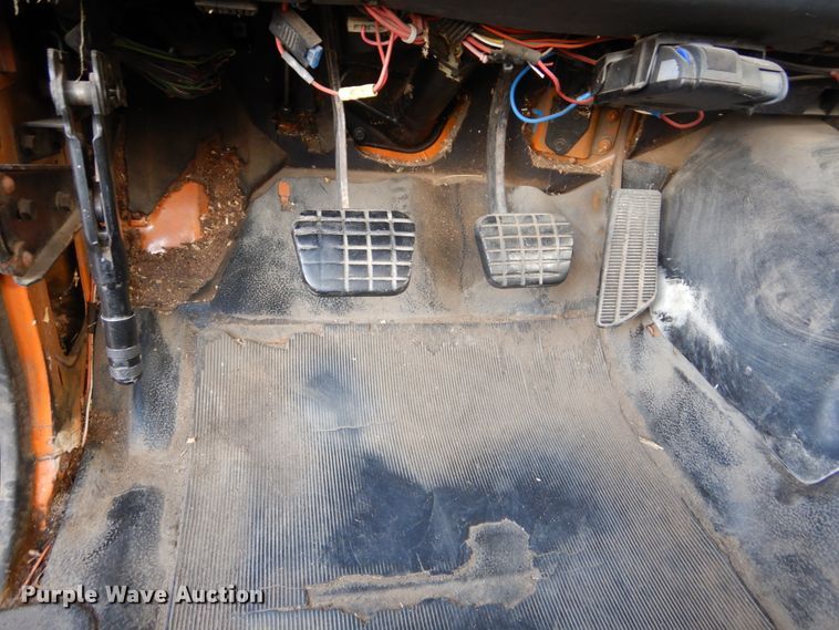 image for item DL6447 1999 GMC C7500  bucket truck